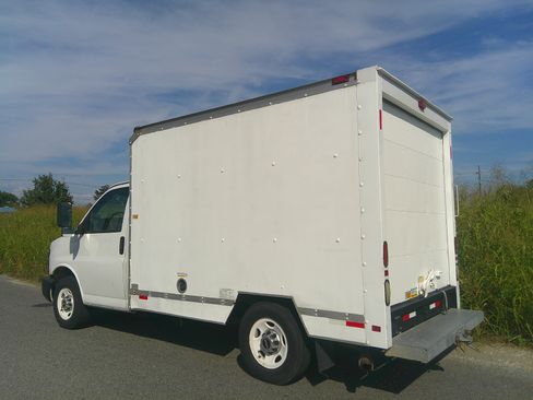 Used 2008 GMC Savana 3500 LS image 11