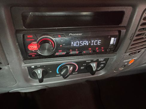 Used 2003 Ford F150 XL image 9