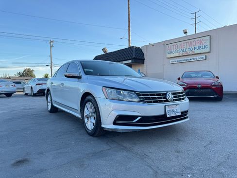 Used 2016 Volkswagen Passat 1.8T S image 11