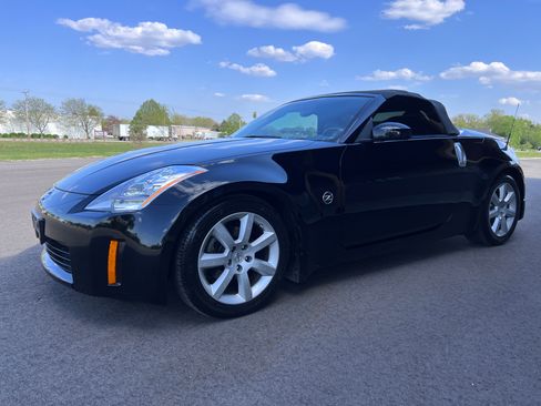 Used 2005 Nissan 350Z RWD image 5