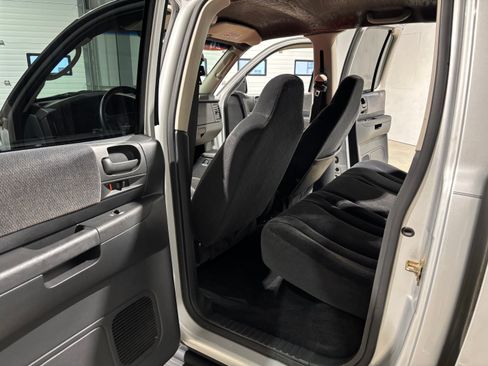 Used 2003 Dodge Dakota SXT image 13