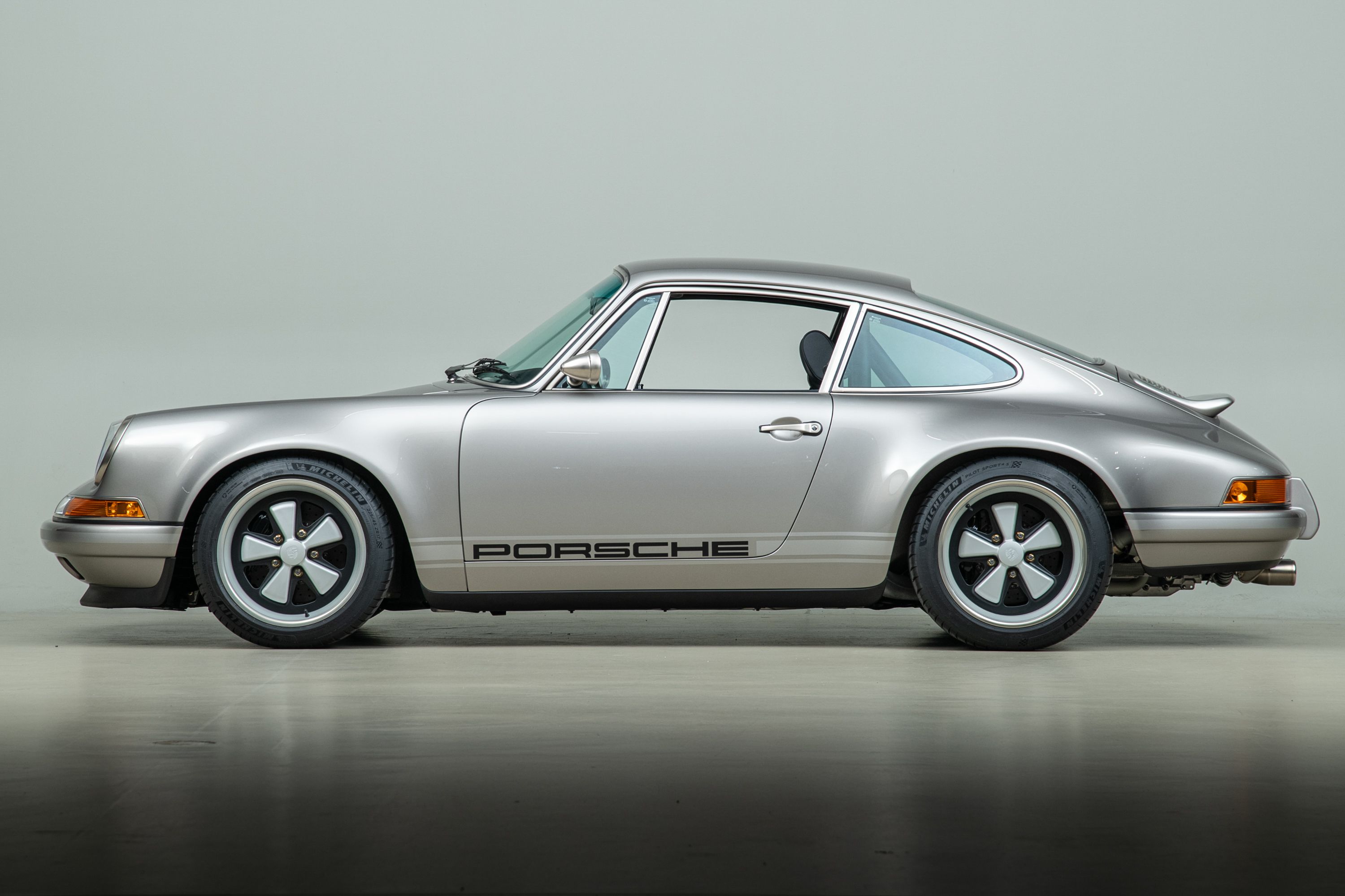 Used 1989 Porsche 911 Carrera RWD image 3