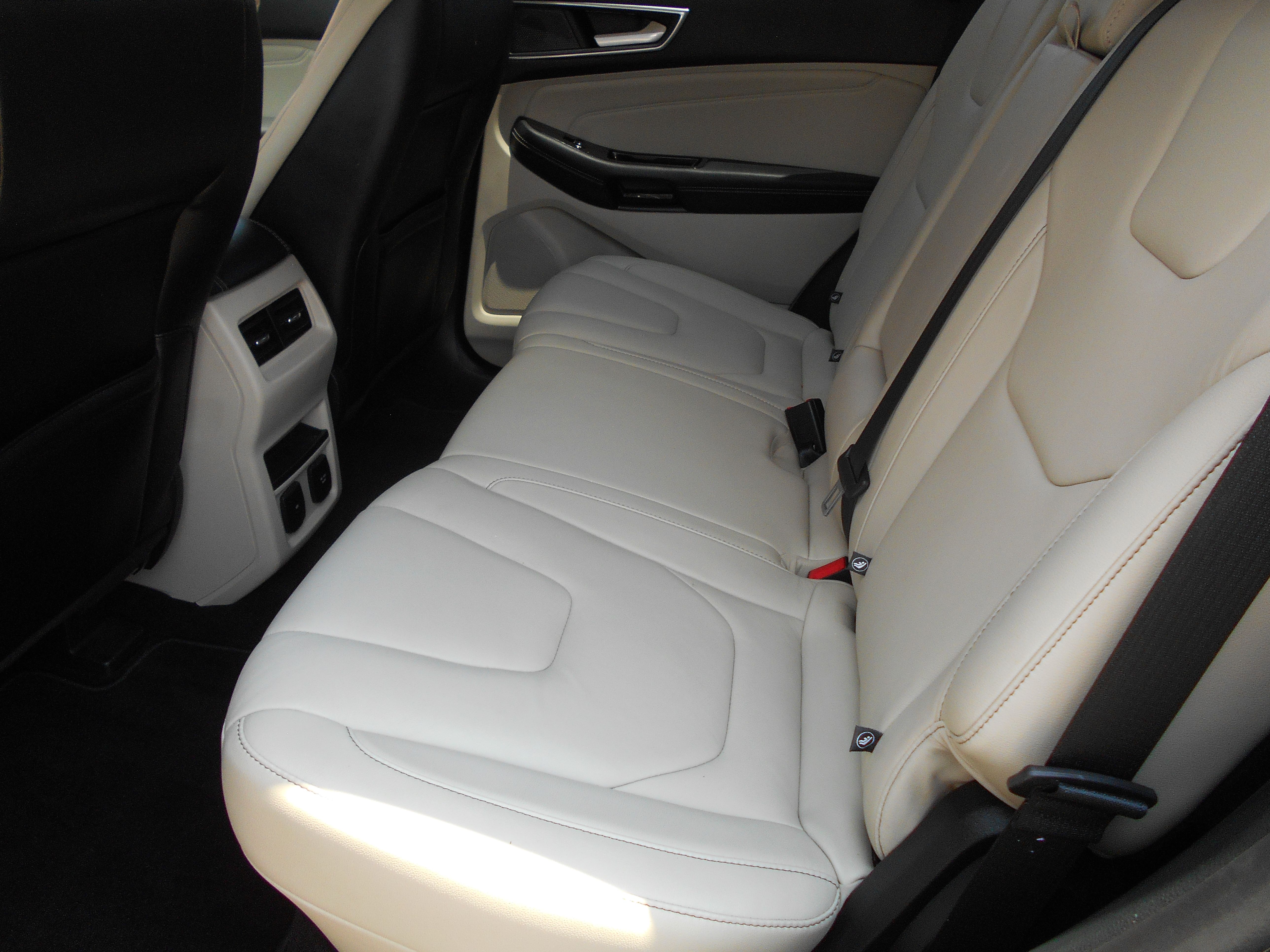 Used 2019 Ford Edge Titanium FWD image 7