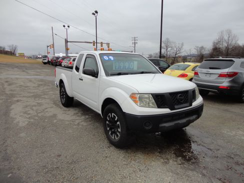 Used 2009 Nissan Frontier image 1