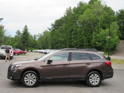 Used 2019 Subaru Outback 2.5i Premium AWD/4WD image 3