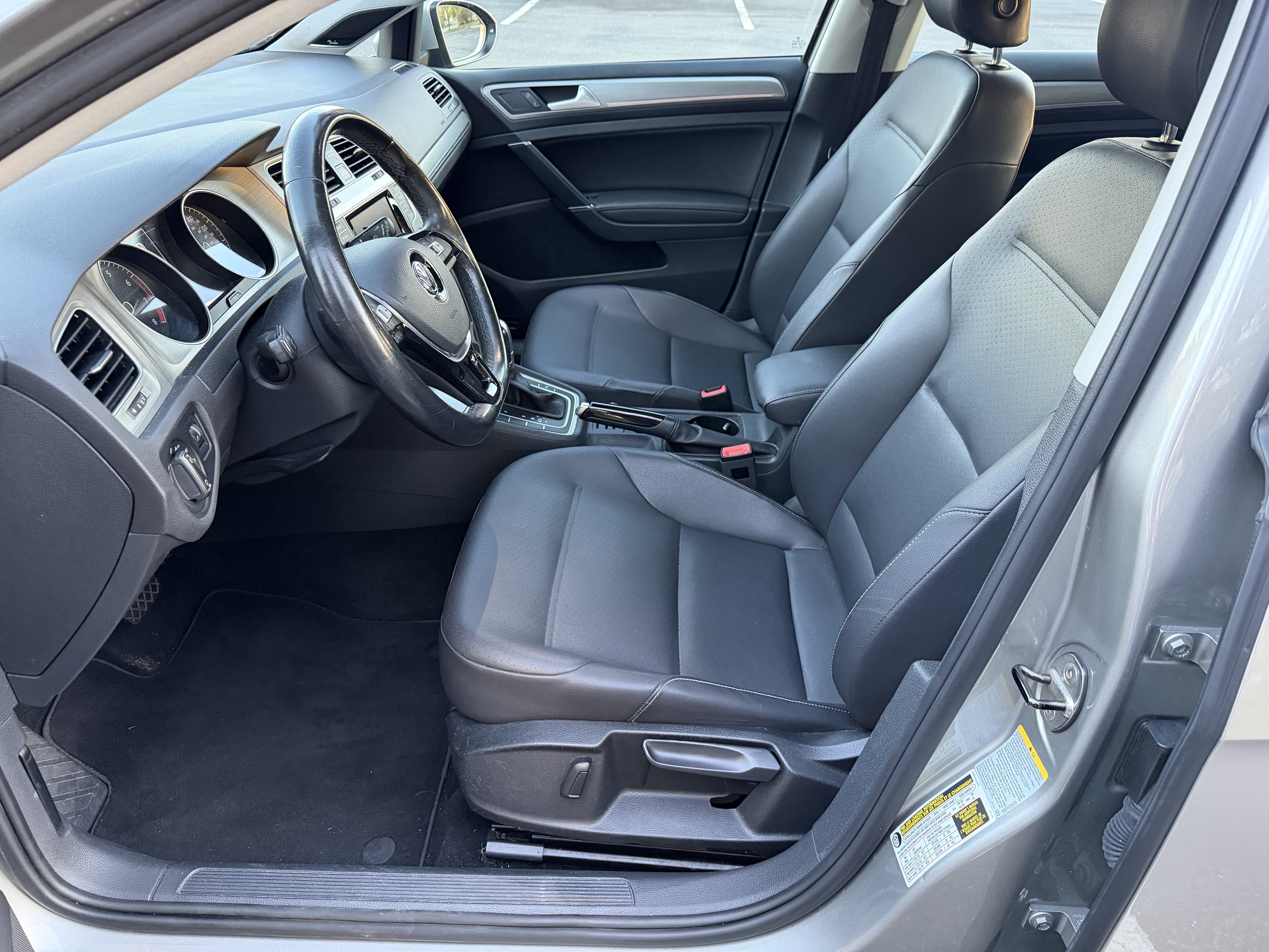 Used 2016 Volkswagen Golf SE FWD image 28