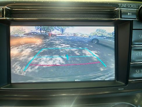 Used 2015 Toyota RAV4 AWD LE image 15