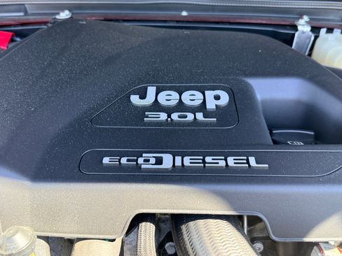 Used 2021 Jeep Gladiator Sport image 15