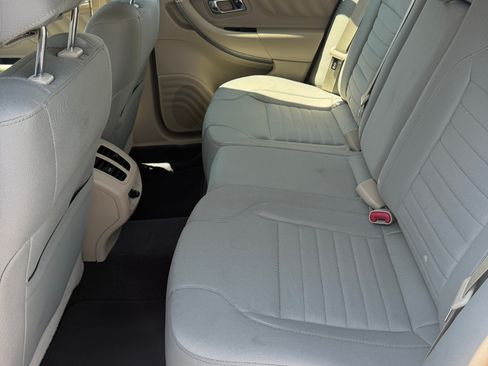 Used 2017 Ford Taurus SE image 17