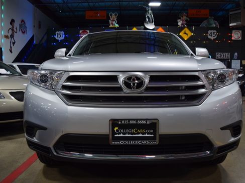 Used 2013 Toyota Highlander Plus V6 FWD image 10
