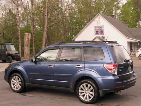 Used 2011 Subaru Forester 2.5X Limited AWD/4WD image 4