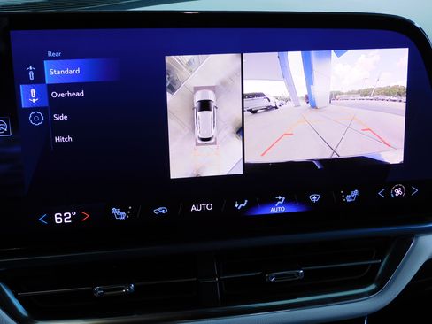 Used 2024 Chevrolet Equinox EV LT image 7