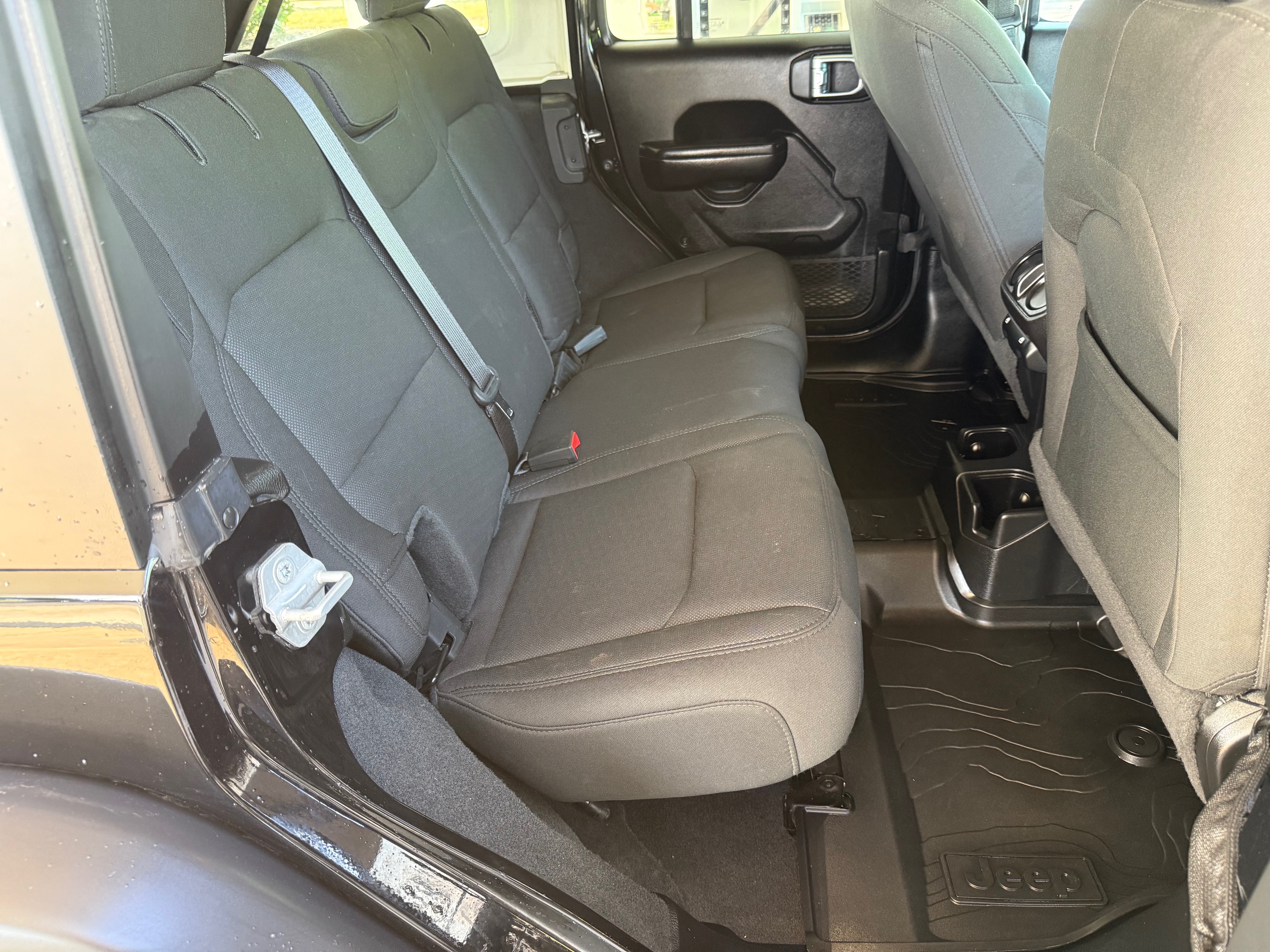 Used 2020 Jeep Wrangler 4WD Unlimited Sport image 11