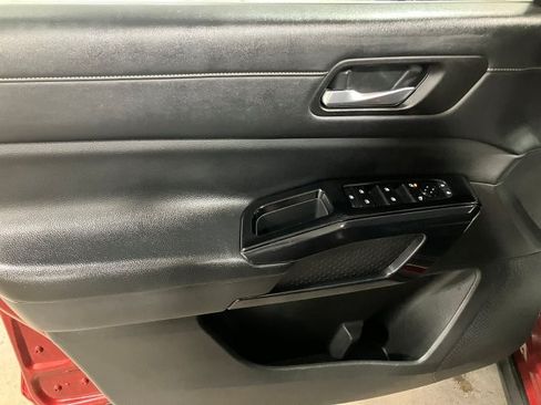 Used 2022 Nissan Pathfinder SV image 9