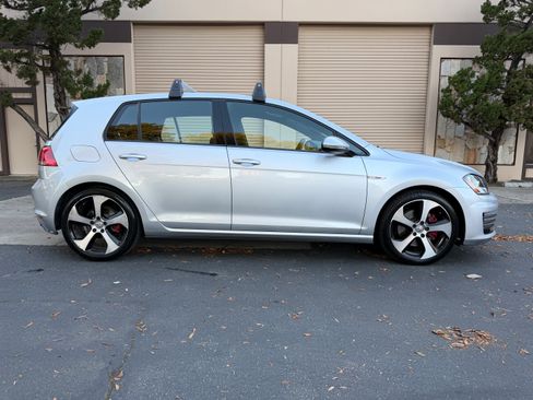 Used 2016 Volkswagen GTI image 3