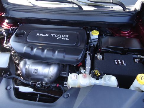 Used 2019 Jeep Cherokee 4WD Latitude Plus image 18