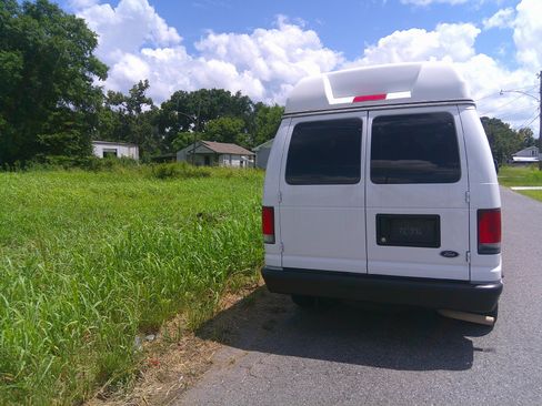 Used 2014 Ford E-150 and Econoline 150 Club Wagon image 8