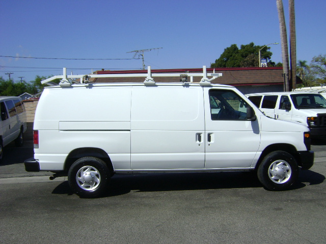 Used 2008 Ford E-350 and Econoline 350 Super Duty RWD image 2