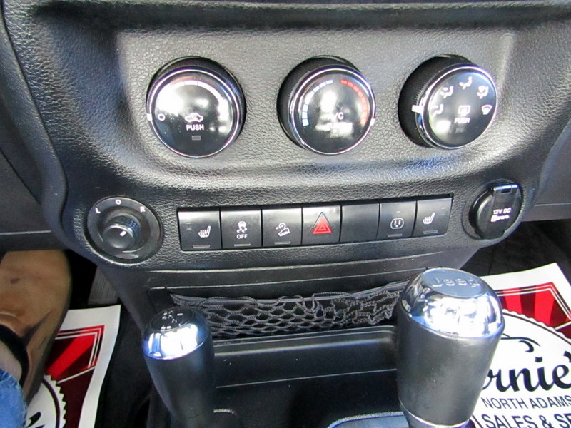Used 2014 Jeep Wrangler 4WD Unlimited Polar Edition image 20