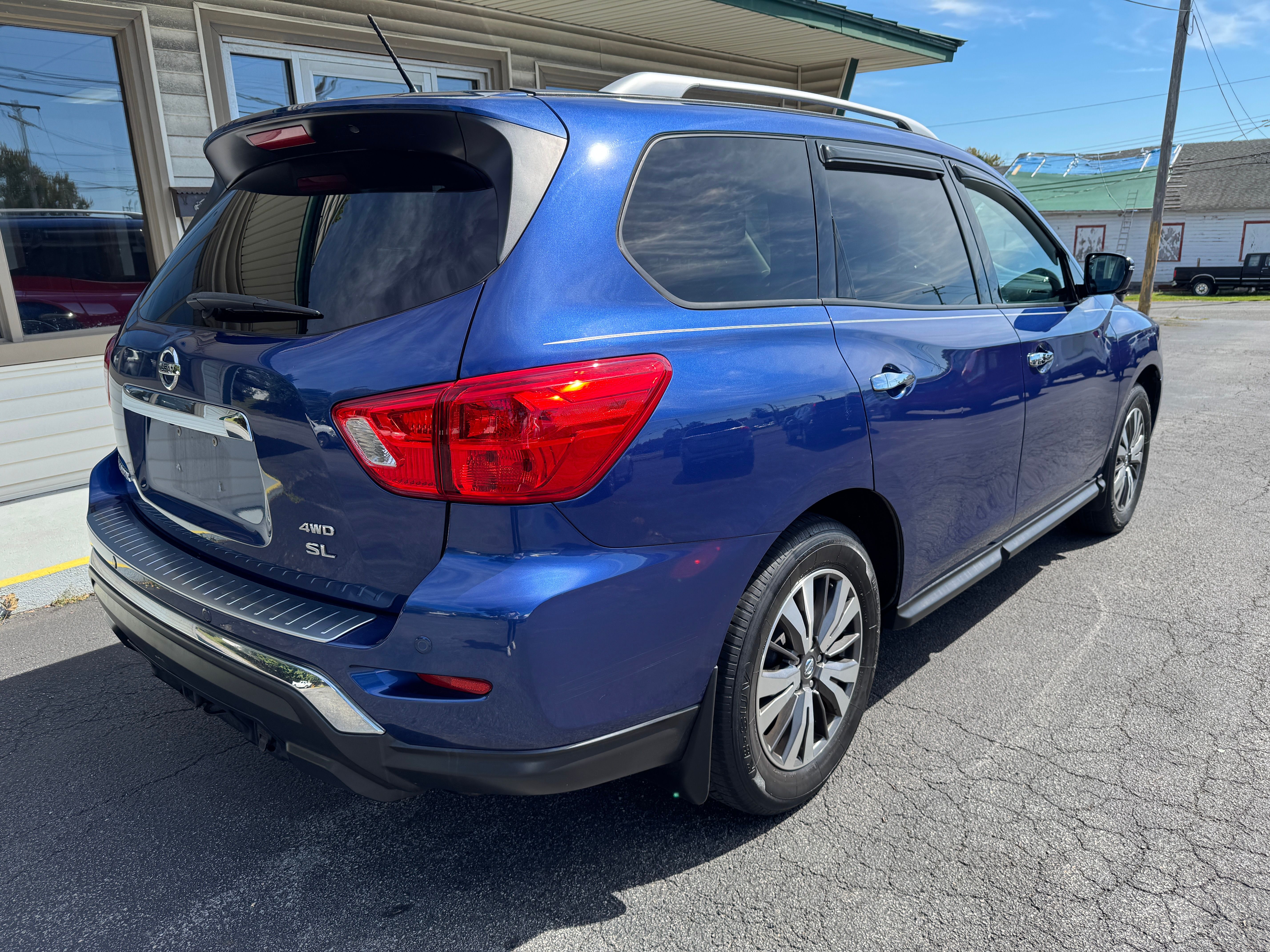 Used 2017 Nissan Pathfinder 4WD SL w/ Premium Package image 6
