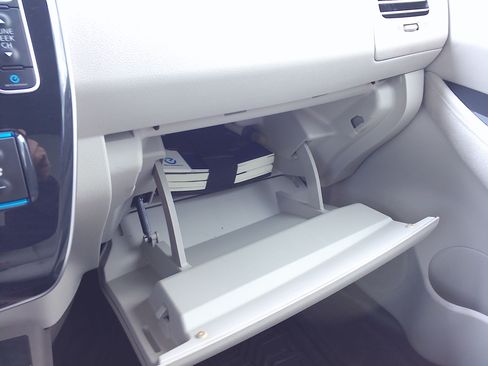 Used 2011 Nissan Leaf SL image 18