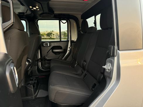 Used 2021 Jeep Gladiator Sport AWD/4WD image 17