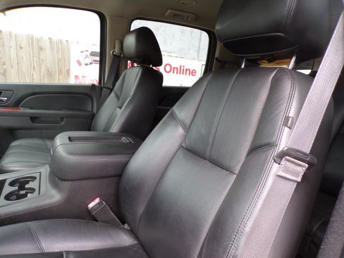 Used 2014 Chevrolet Suburban LT image 6