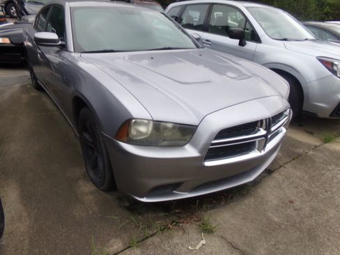 Used 2014 Dodge Charger SE image 3