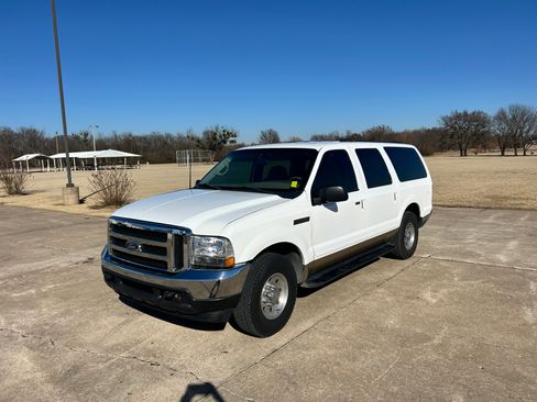 Used 2000 Ford Excursion XLT image 1