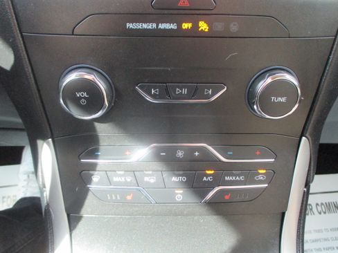 Used 2019 Ford Edge SEL Plus image 6