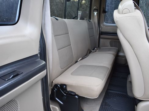 Used 2005 Ford F250 XLT image 25
