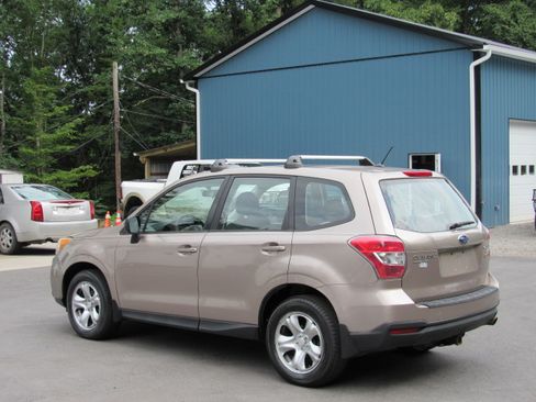 Used 2014 Subaru Forester 2.5i AWD/4WD image 6