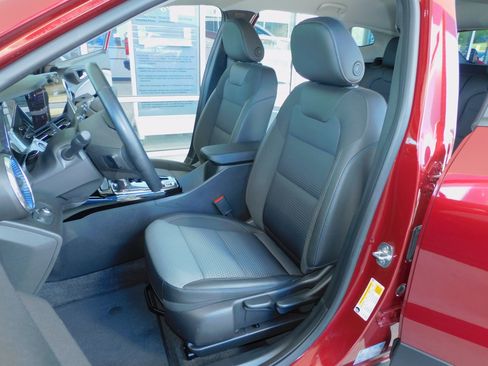 Used 2024 Chevrolet Trax LT w/ 1LT FWD image 14