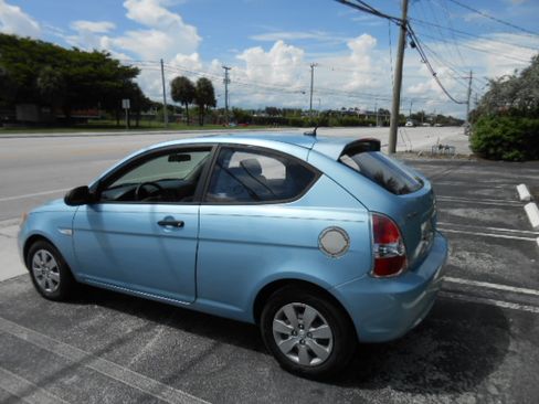 Used 2009 Hyundai Accent GS Hatchback FWD image 3