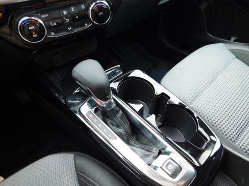 Used 2024 Chevrolet Trax LT image 16