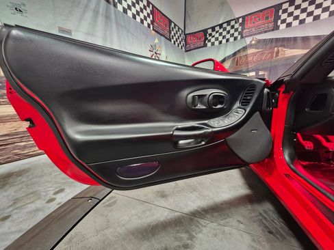 Used 2001 Chevrolet Corvette Z06 w/ Memory Pkg image 31