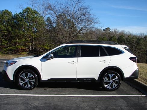 Used 2021 Subaru Outback Limited XT image 17