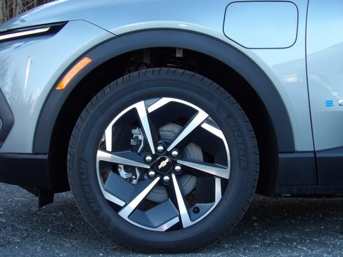 New 2026 Chevrolet Equinox EV LT image 7