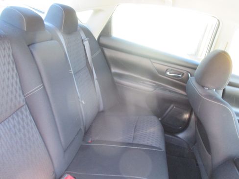 Used 2018 Nissan Altima 2.5 S Sedan FWD image 12