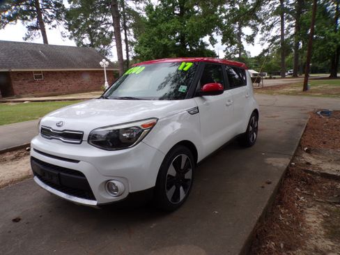 Used 2017 Kia Soul + FWD image 1