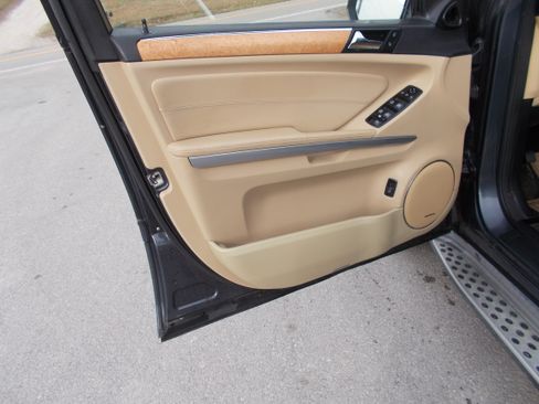 Used 2010 Mercedes-Benz GL 550 image 5