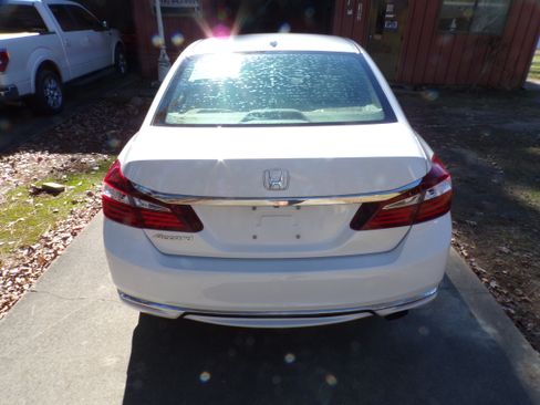 Used 2017 Honda Accord EX image 5