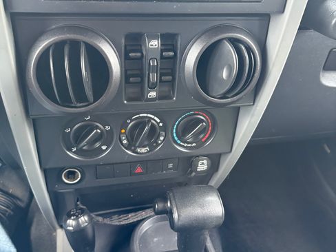 Used 2009 Jeep Wrangler Unlimited X image 13