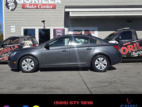 Used 2013 Chevrolet Cruze LS image 4