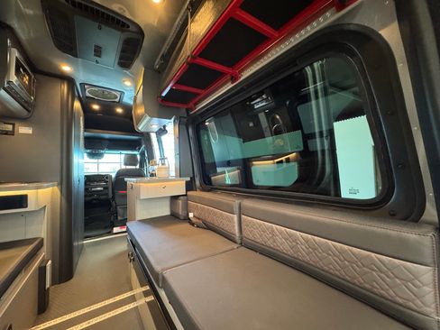 Used 2025 Mercedes-Benz Sprinter 2500 image 10