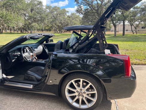 Used 2006 Cadillac XLR V image 12