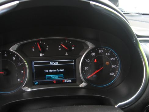 Used 2017 Chevrolet Malibu LT image 10