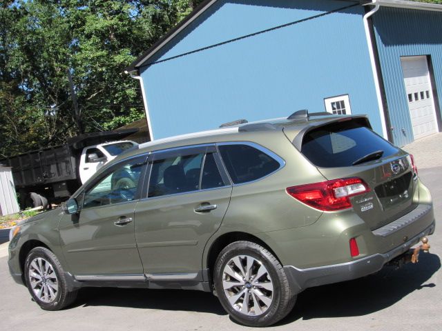 Used 2017 Subaru Outback 2.5i Touring AWD/4WD image 6