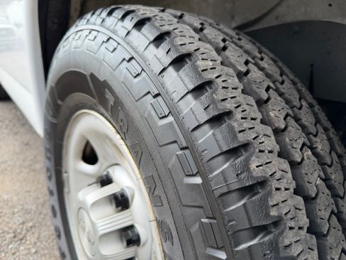 Used 2018 Chevrolet Express 2500 image 16