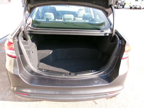 Used 2018 Ford Fusion S Hybrid FWD image 9